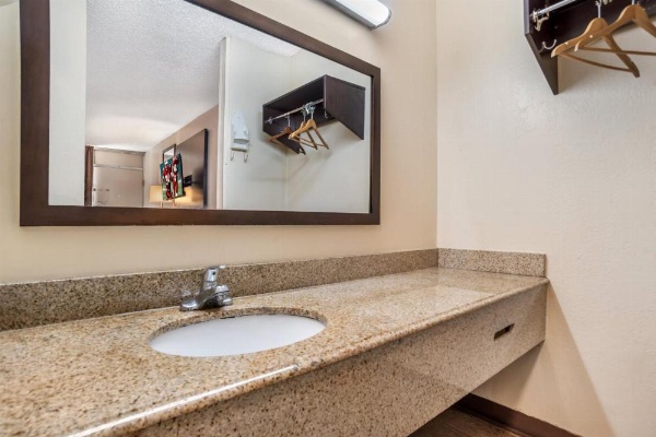 Red Roof Inn Montgomery - Midtown image 20